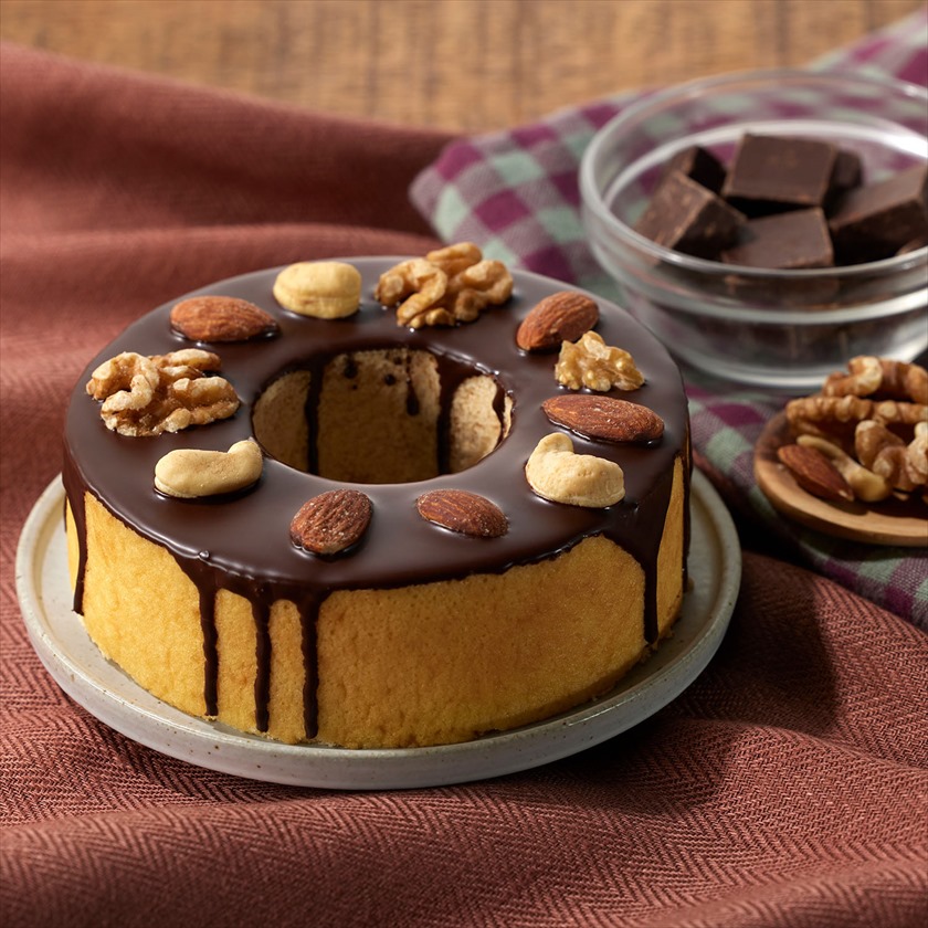 ミックスナッツのバウムクーヘン／販売期間：10月～５月